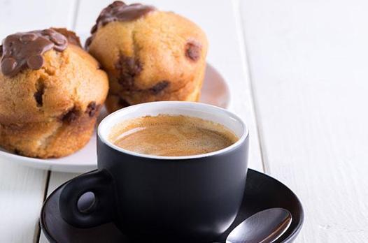 Çikolata soslu, kakaolu ve cevizli muffin tarifi