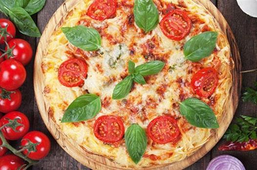 Peynirli domatesli pizza tarifi