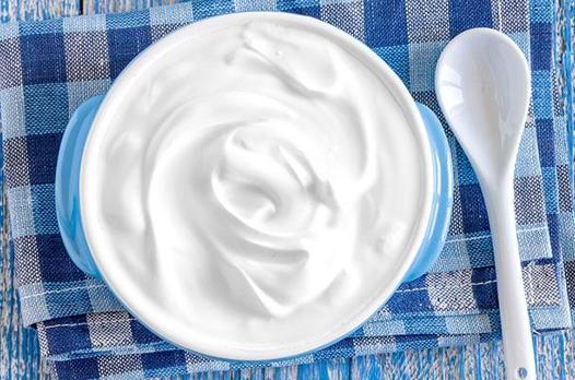 Badem sütü ile yoğurt tarifi
