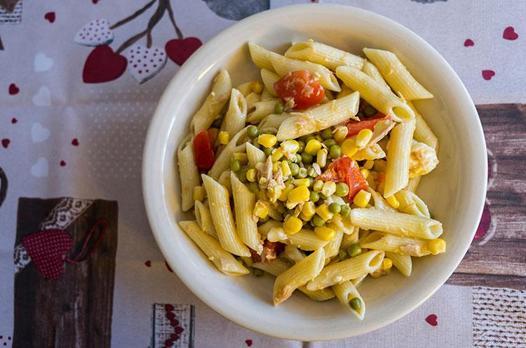 Ton balıklı makarna salatası tarifi