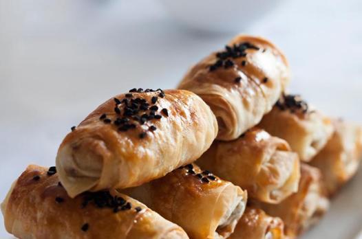 Baklavalık yufkadan peynirli börek tarifi