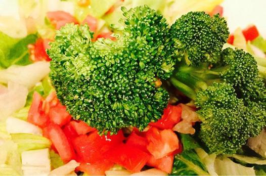 Çiğ brokoli salatası tarifi
