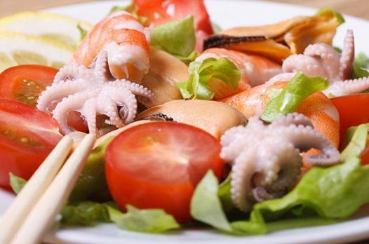 Deniz ürünleri salatası tarifi