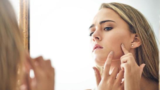 Stres Cildi Nasıl Etkiler? Strese Bağlı Cilt Hastalıkları Nelerdir? Cilt Bakım Önerileri