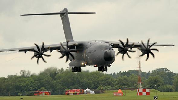 Türkiye için üretilen askeri nakliye uçağı İspanyada düştü: 4 ölü