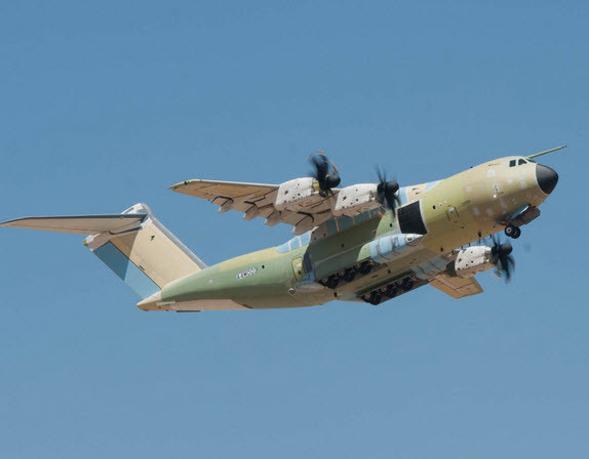 Türkiye için üretilen askeri nakliye uçağı İspanyada düştü: 4 ölü