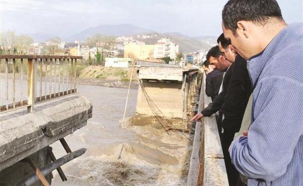 Second bridge collapse shows rising negligence in Turkey - Türkiye
