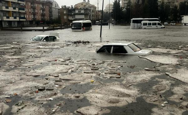 Several provinces grapple with downpours, floods - Türkiye News