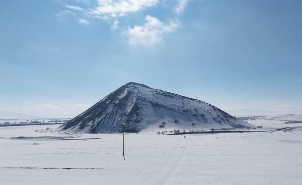 Snow-covered Pyramid captivates visitors