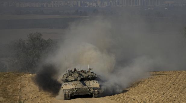 İsrail tankları Batıya ilerliyor Refaha havadan ve karadan saldırı