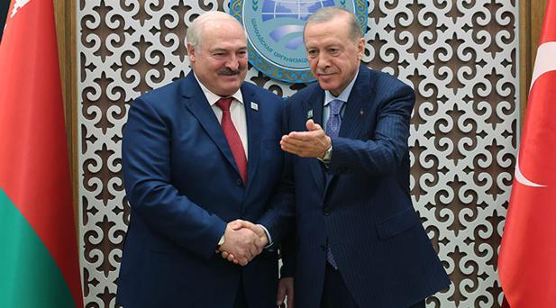 Cumhurbaşkanı Erdoğan, Belaruslu mevkidaşı Lukaşenko ile görüştü