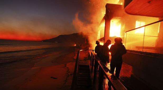 Son dakika...ABD'de b�y�k y�k�m: Yang�n kontrol alt�na al�nam�yor! 100 bin ki�i i�in tahliye emri