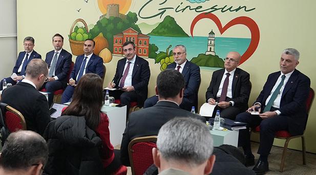 Ekonomi kurmaylarından önemli açıklamalar... Bakan Şimşek: Yatırımların artacağı kanısındayız