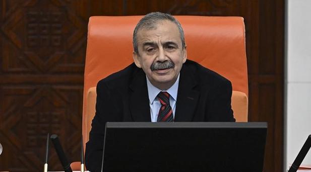 SIRRI SÜREYYA ÖNDER KİMDİR