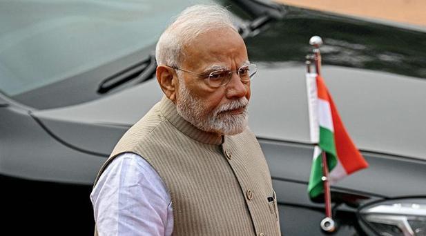 MODİ YURT DIŞI SEYAHATİNİ ERTELEDİ