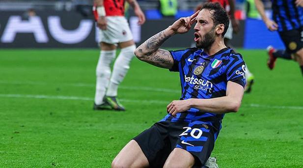 HAKAN ÇALHANOĞLU NIMMTE DAS ANGEBOT VON GALATASARAY AN
