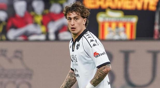 BEŞİKTAŞ MACHT EIN ANGEBOT FÜR ESPOSITO