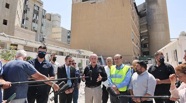 Netanyahu konuşurken bina çöktü