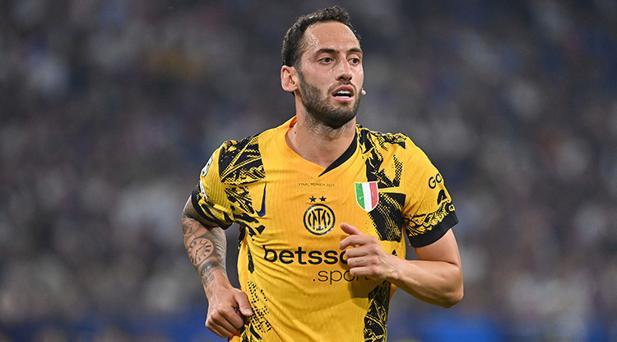 GALATASARAYDA HAKAN ÇALHANOĞLU TRANSFERİ RAFA KALKTI