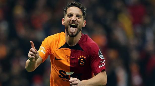 MERTENS ESTÁ ESPERANDO UNA OFERTA