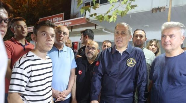 BAKAN YERLİKAYA VATANDAŞLARI ZİYARET ETTİ
