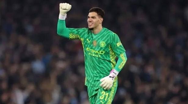 MUSLERA, EDERSONU İŞARET ETTİ