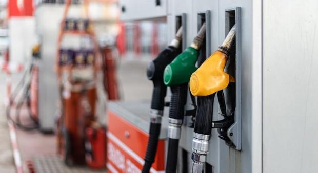 Benzin ve motorin (mazot) fiyatlarındaki son durum Hafta sonu güncel akaryakıt fiyatları 13 Nisan 2025