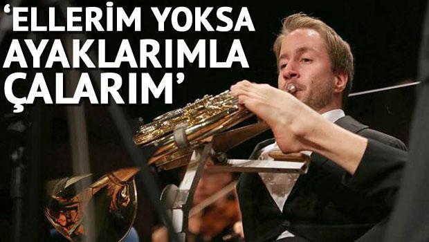 Engelli sanatçı İzmirde konser verdi