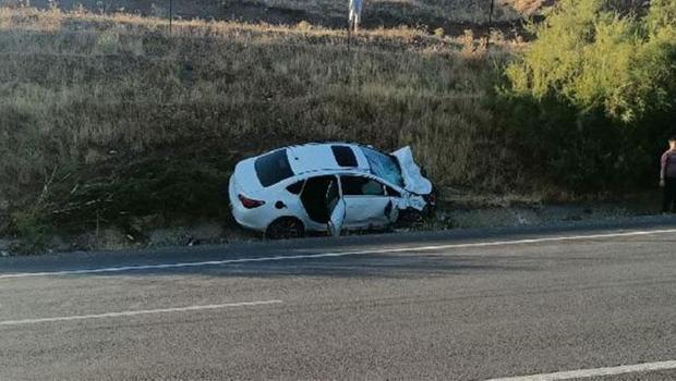 Bingöl'de feci kaza... Otomobiller kafa kafaya çarpıştı: 1 ölü, 2 yaralı