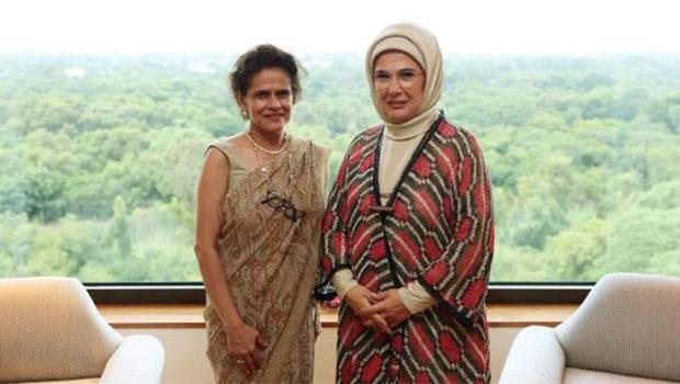 Emine Erdoğan, Hindistan'da kızların eğitimini destekleyen vakfın başkanıyla görüştü