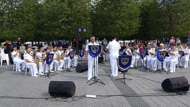 Kuzey Deniz Saha Komutanlığı Bandosu Taksim Meydanı'nda konser verdi