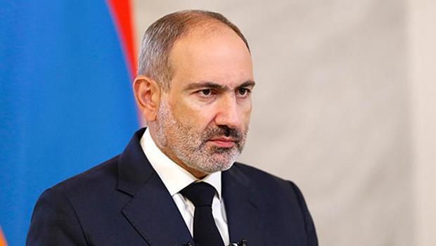 Ermenistan parlamentosu önünde protesto! Paşinyan’a istifa çağrıları