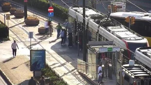 Beyoğlu'nda İETT otobüsü tramvaya çarptı: Trafikte yoğunluk