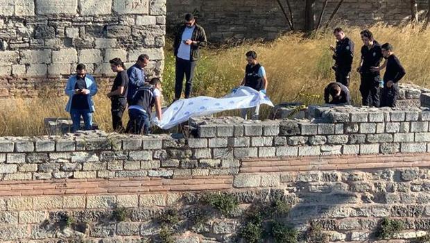 İstanbul'da korkunç olay! Surlarda erkek cesedi bulundu