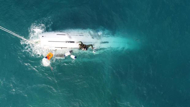 Mersin'de lüks tekne battı! 2 kişi son anda kurtarıldı