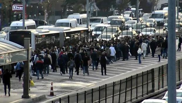 Avcılar'da metrobüs yolcularına kapalı durak şoku