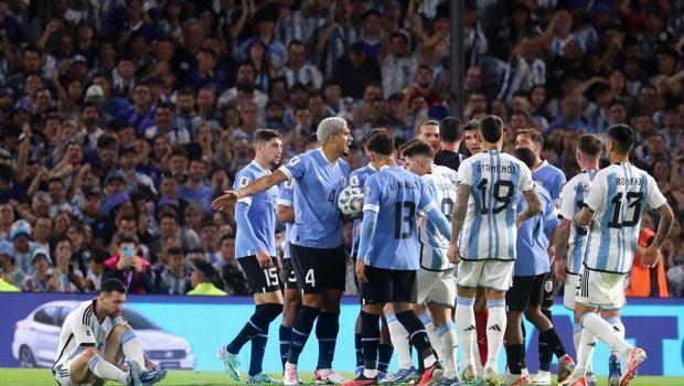 Olaylı Arjantin - Uruguay maçından fotoğraflar