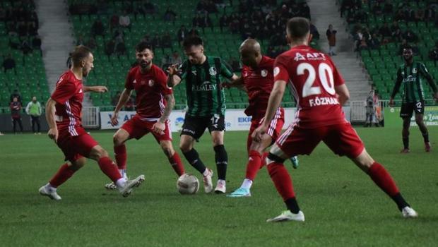 Sakaryaspor ile Erzurumspor arasındaki gol düellosunda kazanan çıkmadı