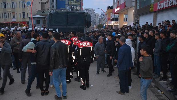 Şırnak'ta Kur'an-ı Kerim'i yırtarak küfretti! linçten polis kurtardı