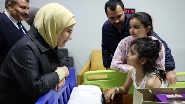 Emine Erdoğan'dan Ankara'daki Filistinli çocuklara ziyaret