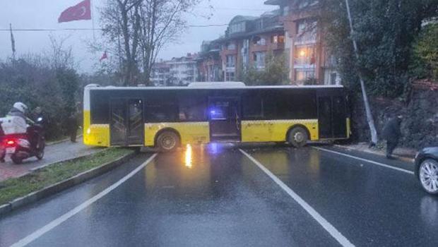 Beşiktaş'ta İETT otobüsü duvara çarptı: Yaralılar var