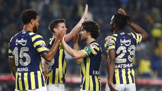 Fenerbahçe'de transfer hareketliliği! Gelecek ve gidecek isimler netleşiyor... | Süper Lig'de talipleri var