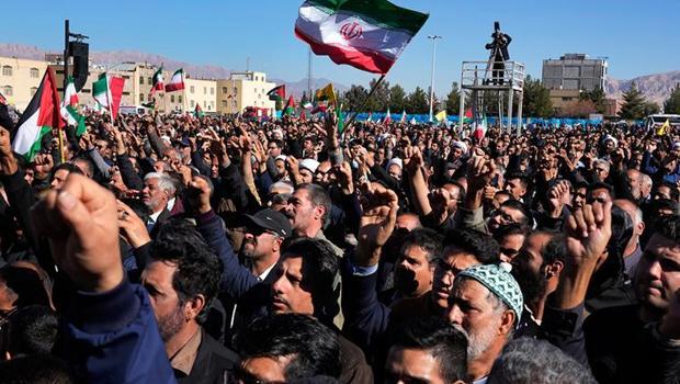Binlerce İranlı sokağa döküldü! Kirman protestosu...