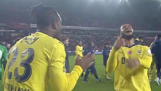 Fenerbahçe'de Joshua King'in Michy Batshuayi'yi taklit ettiği anlar izleyenleri güldürdü