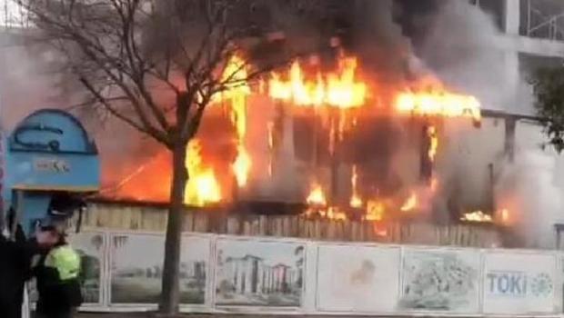 Ataşehir'de işçilerin kaldığı konteynerde yangın! Çok sayıda itfaiye ekibi sevk edildi