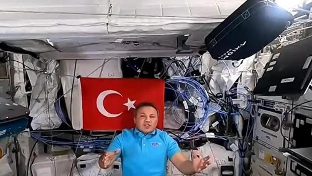 Türkiye'nin ilk astronotu Alper Gezeravcı gazetecilerin sorularını yanıtladı... İşte en çok özlediği yemek