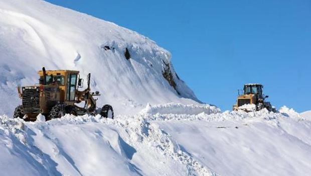 Muş'ta kar yağışında kapanan yollar 5 gün süren çalışma sonrası ulaşıma açıldı