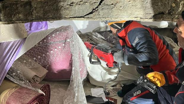Şanlıurfa’da can pazarı: 2 katlı ev çöktü: 2 ölü, 8 yaralı
