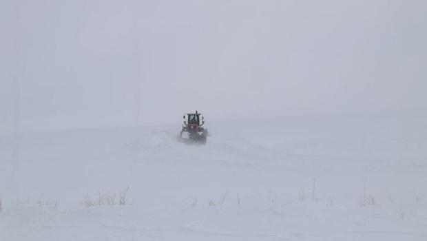 Van'da yoğun kar yağışı! 199 yerleşim yeri ulaşıma kapandı, 4 ilçede eğitime ara verildi