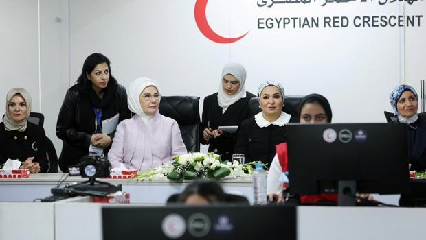 Emine Erdoğan'dan Mısır Kızılayı’na ziyaret